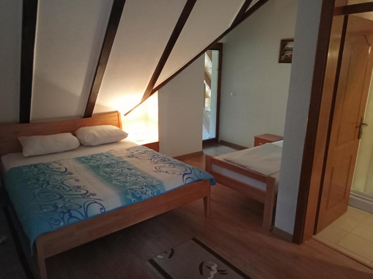 Prenociste/Restoran Lovac Hotel บีฮัช ภายนอก รูปภาพ