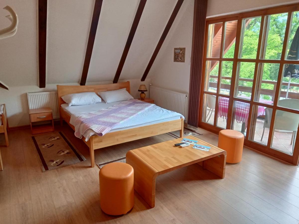Prenociste/Restoran Lovac Hotel บีฮัช ภายนอก รูปภาพ