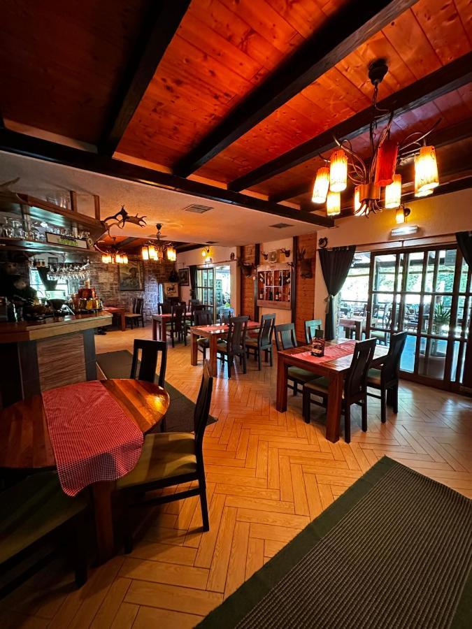 Prenociste/Restoran Lovac Hotel บีฮัช ภายนอก รูปภาพ