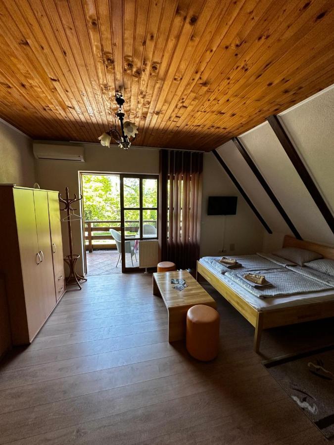 Prenociste/Restoran Lovac Hotel บีฮัช ภายนอก รูปภาพ